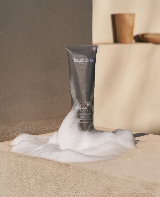 Diamond cocoon daily cleanse de Natura Bisse - tratamiento cosmético profesional