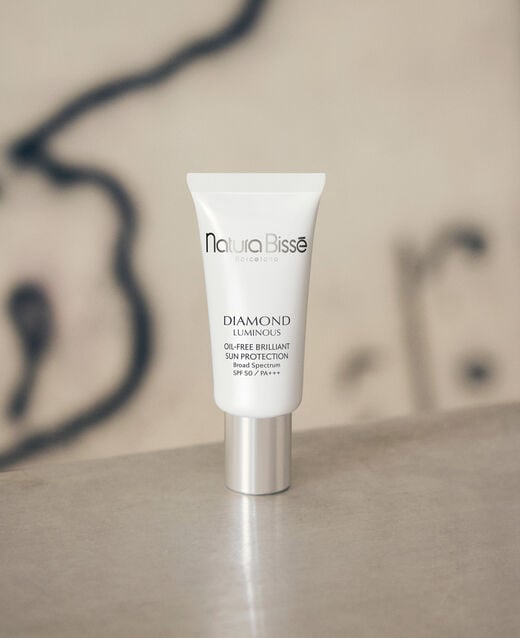 Diamond spf 50 pa+++ oil-free brilliant sun protection de Natura Bisse - tratamiento cosmético profesional