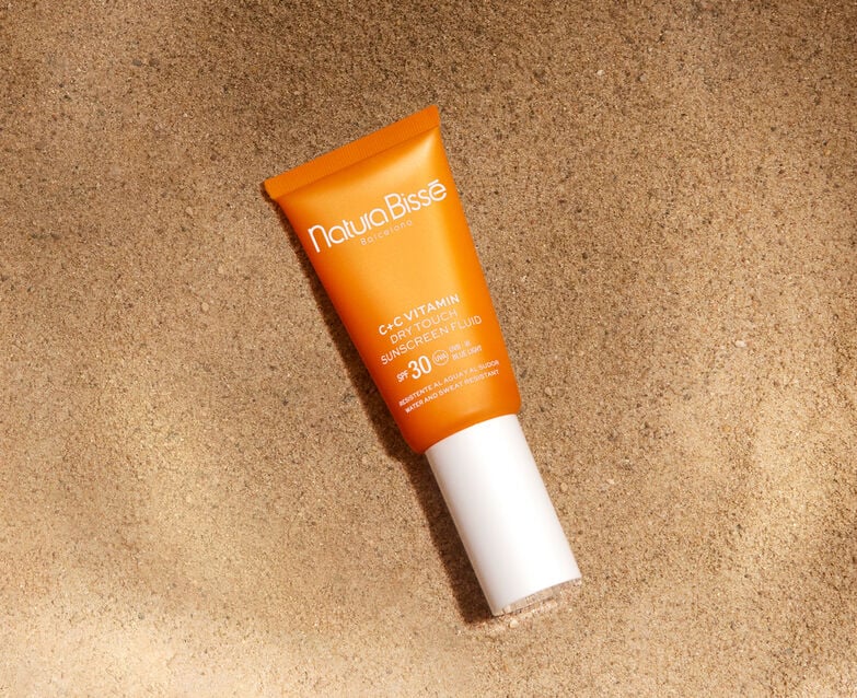 C+c vitamin spf 30 dry touch sunscreen fluid - aplicación y estilo de vida Natura Bisse