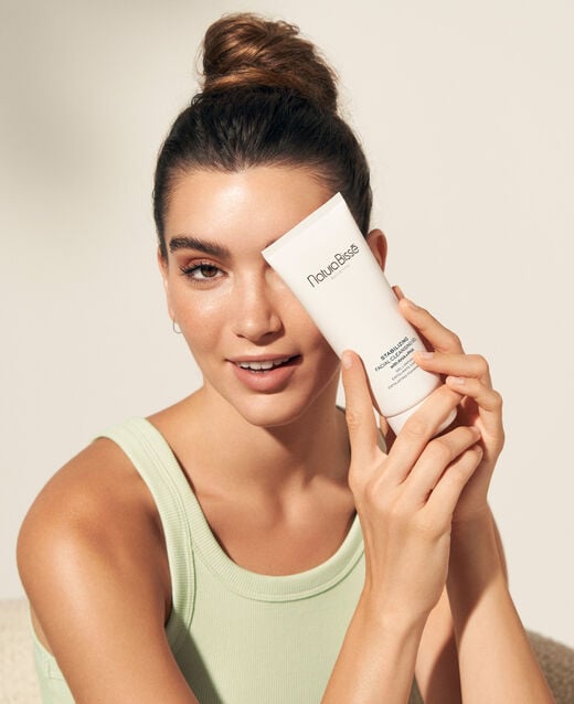 Stabilizing facial cleansing gel with aha + pha - resultados y textura del producto Natura Bisse