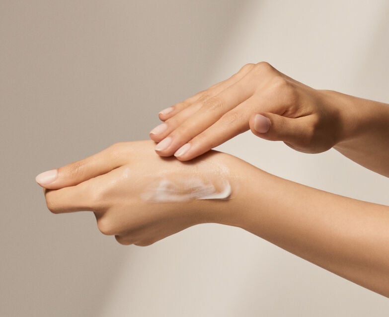 Diamond luminous perfecting hand cream - aplicación y estilo de vida Natura Bisse