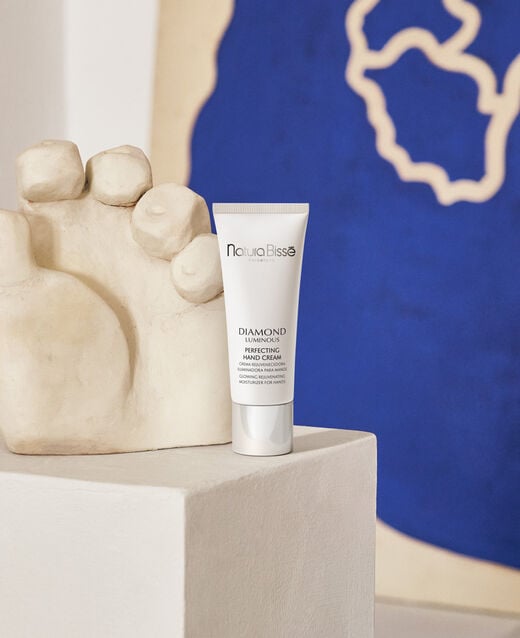 Diamond luminous perfecting hand cream de Natura Bisse - tratamiento cosmético profesional
