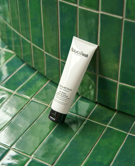 The body wash and scrub de Natura Bisse - tratamiento cosmético profesional