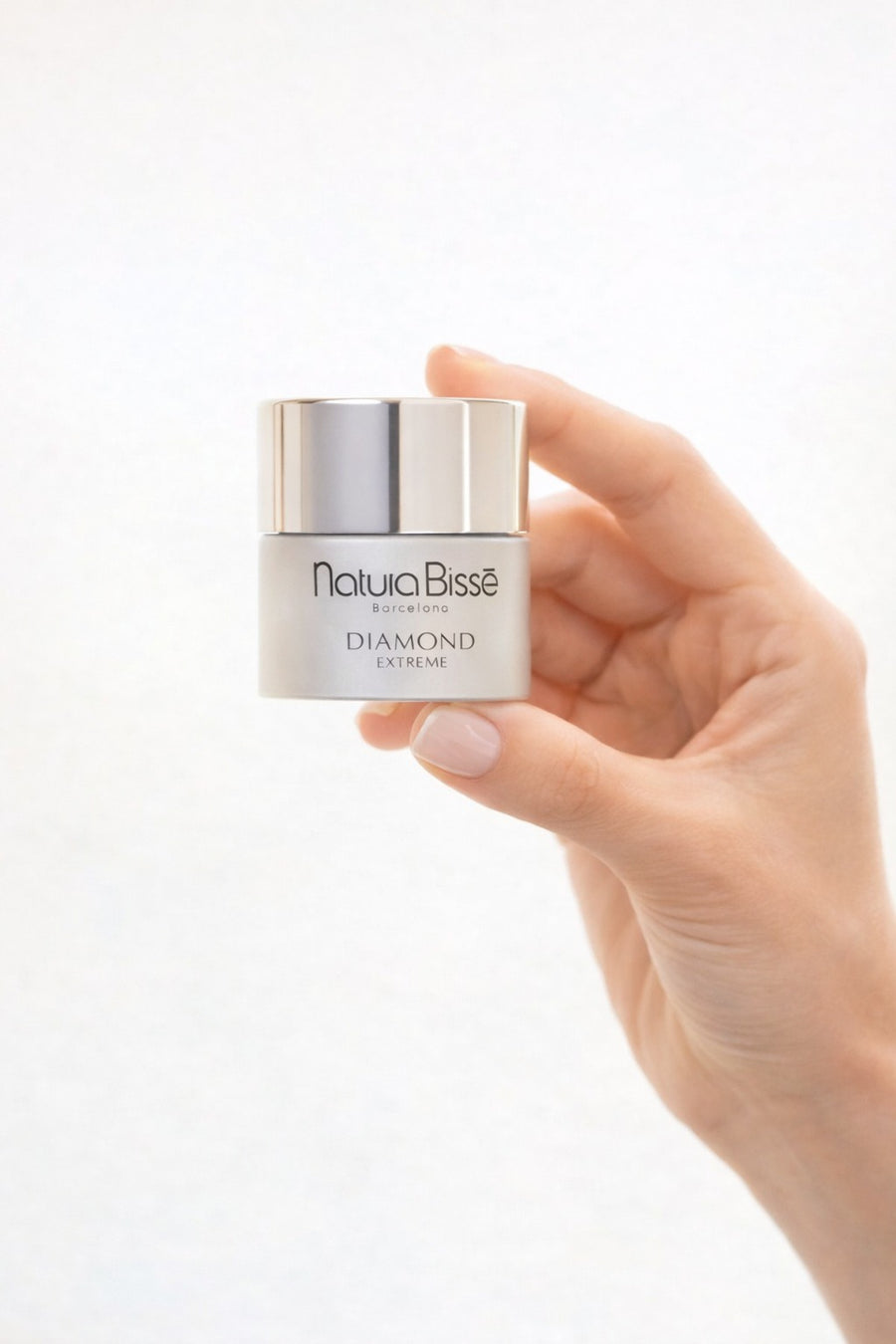 Aplicación de Diamond Extreme Cream Rich Texture · Mini - Natura Bissé - Natura Bisse cosmética profesional