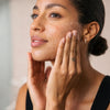 Diamond Luminous Rich Luxury Cleanse aplicado en piel - Natura Bissé