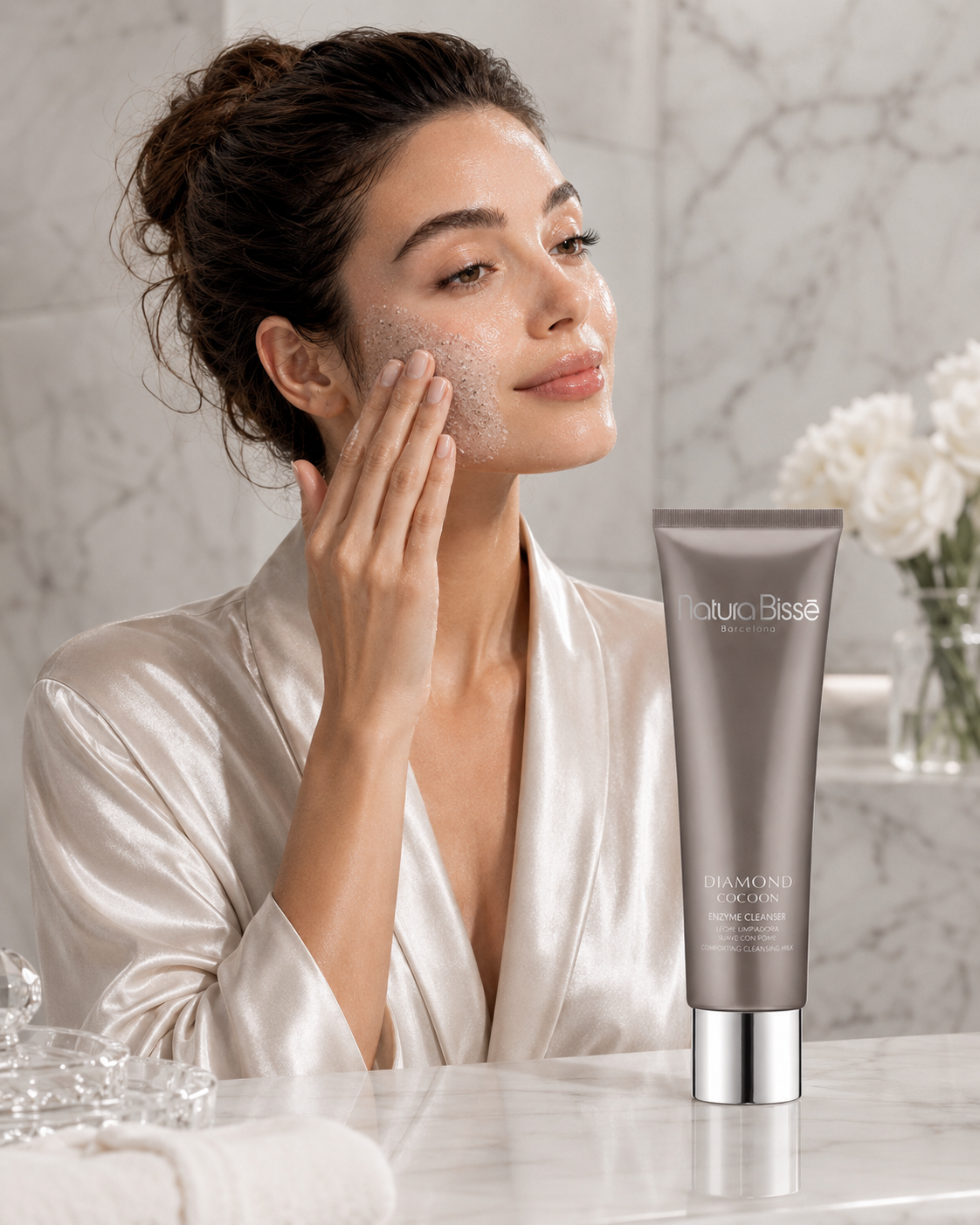 Paso 02 — Refinamiento enzimático Diamond Cocoon Enzyme Cleanser